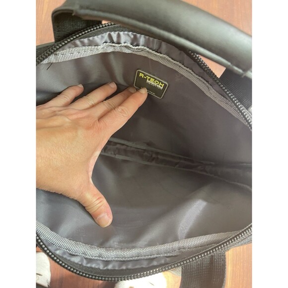 Kenneth Cole Reaction 13.5 X 10.5 X 2” Lightweight Laptop R Tech Business Bag - Picture 3 of 4